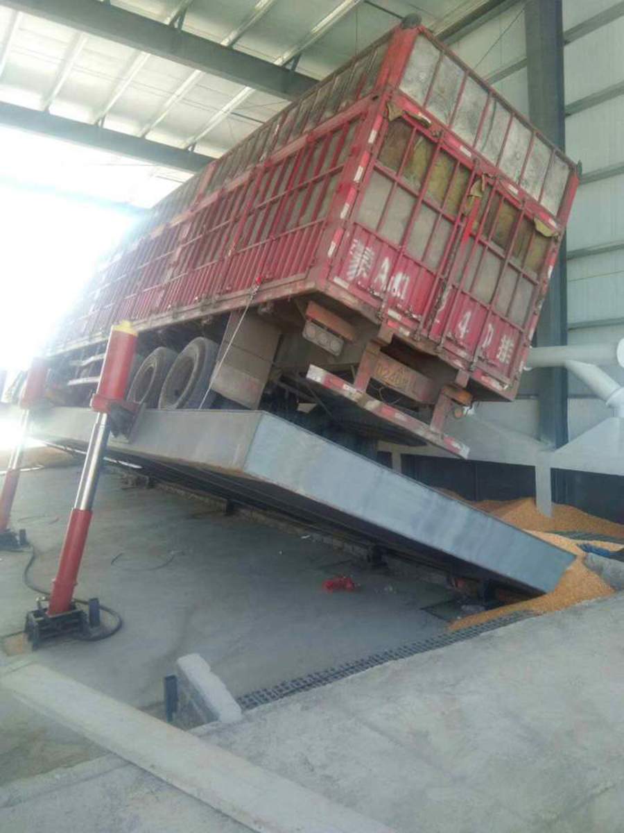 側翻卸車機